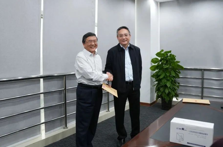 奉賢區(qū)人大常委會黨組書記、主任張培榮一行蒞臨上海山美股份開展“優(yōu)環(huán)境、穩(wěn)經(jīng)濟(jì)”大走訪大調(diào)研
