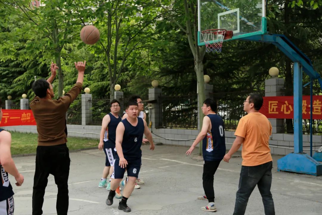 上海山美股份2025春季運動會火熱啟幕！拔河、籃球預(yù)賽燃情開戰(zhàn)